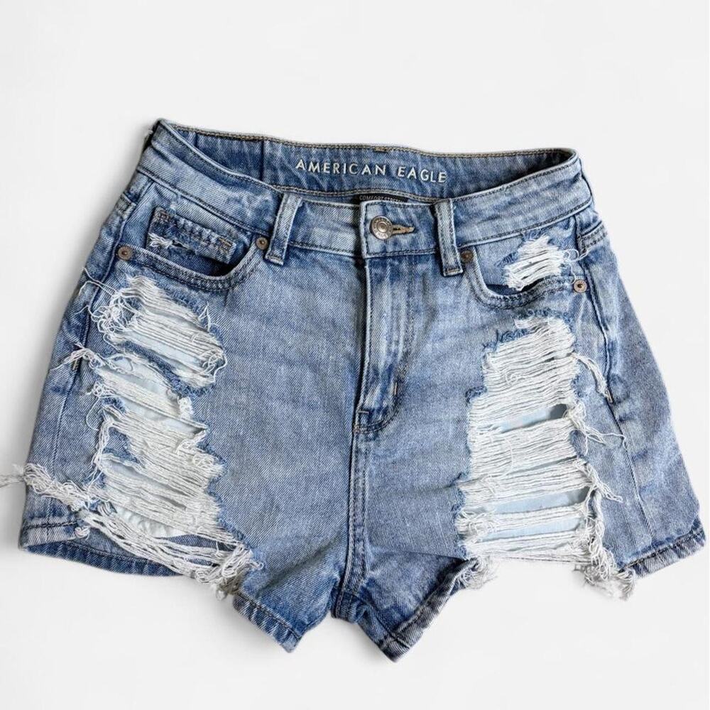 American Eagle Outfitters blue denim shorts with distressed details - size 000